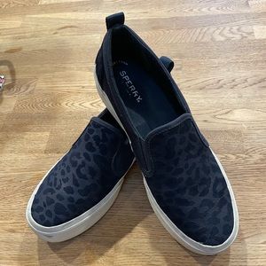 SPERRY TOP-SIDER Pier Wave Navy Cheetah Embossed Suede Slip-On Sneakers Size 10